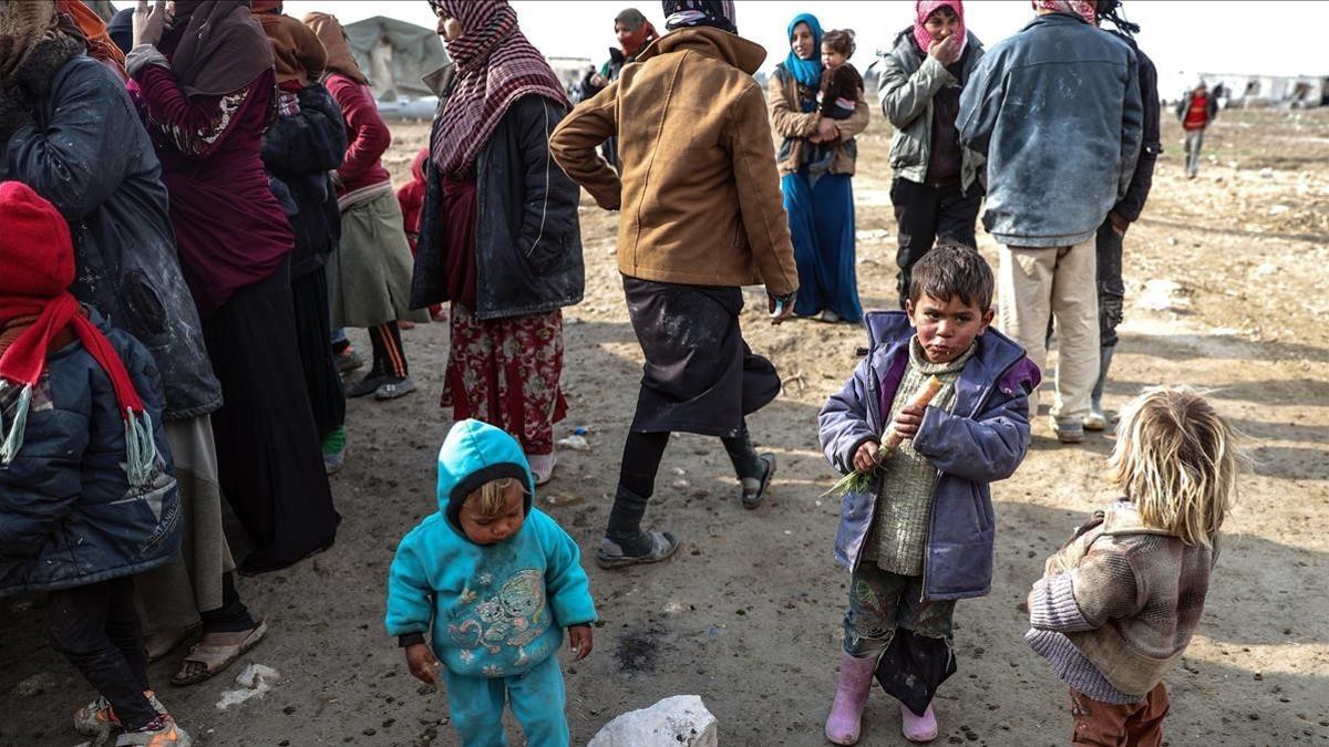 Niños sirios desplazados juegan en un refugio al este de Guta, cerca de Damasco (Siria), el 18 de enero.