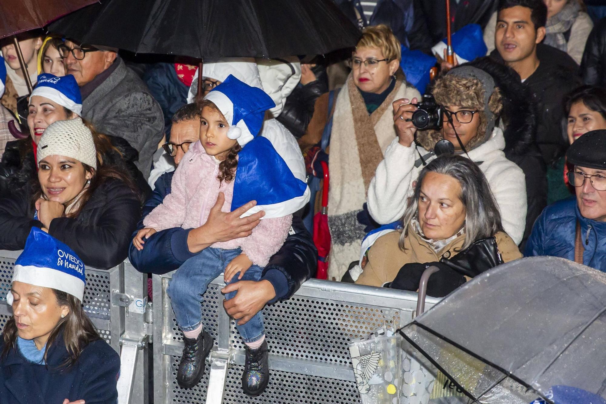 EN IMÁGENES: Así fue el encendido de la iluminación navideña en Oviedo