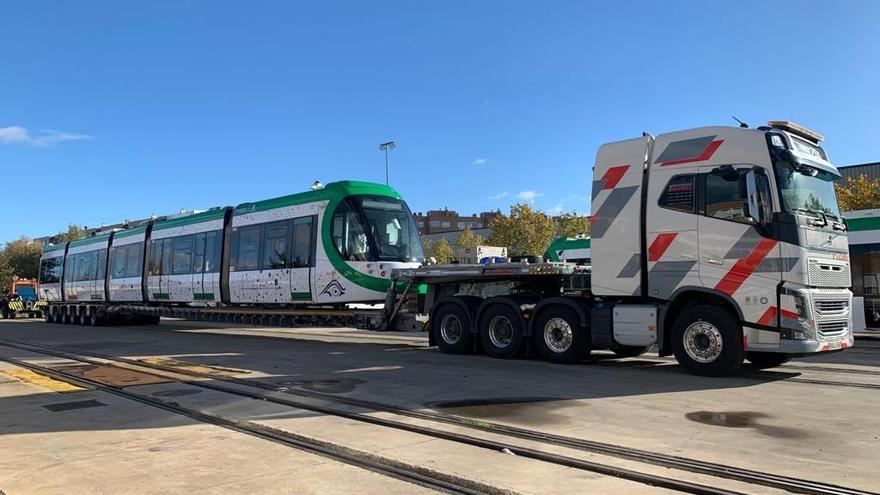 La primera unidad de la ampliación de la flota de trenes del metro de Málaga sale desde Zaragoza