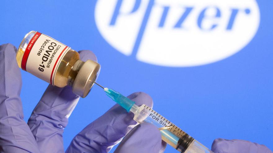 De la nova vacuna de Pfizer fan falta dues injeccions per aconseguir la protecció