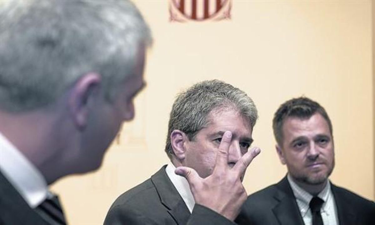 El conseller Homs, ahir, després de la roda de premsa al Palau de la Generalitat. El conseller Homs, ahir, després de la roda de premsa al Palau de la Generalitat.