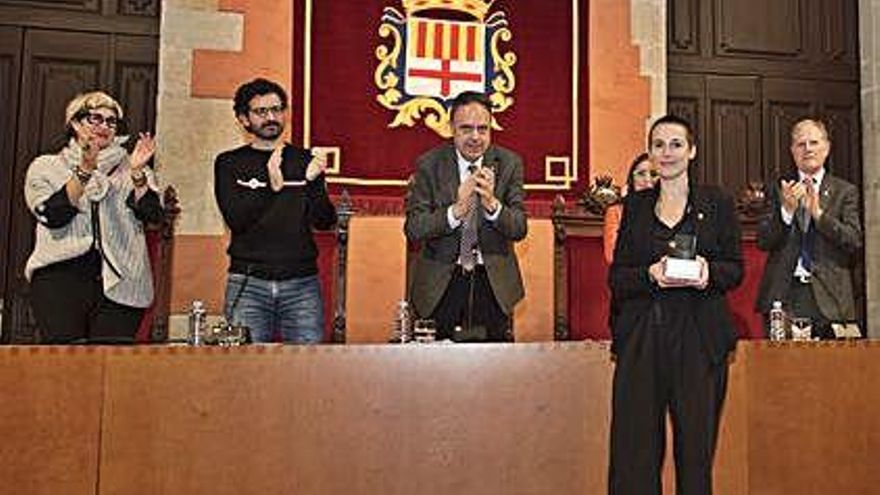 Miriam Ponsa va recollir el Premi Bages de Cultura de mans de l&#039;alcalde, Valentí Junyent