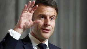 Macron posa en el focus la guerra a Ucraïna per plantar cara a Le Pen