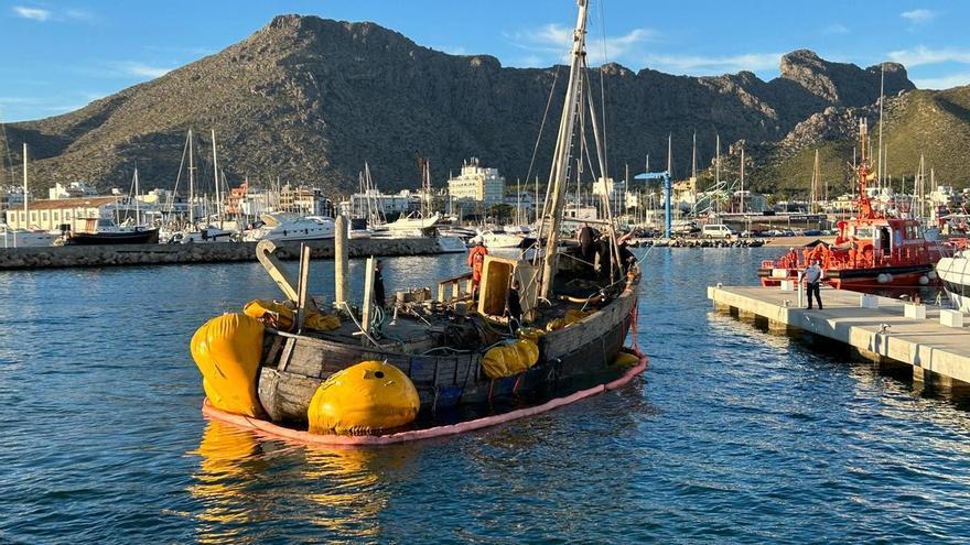 Fracasan los primeros intentos para extraer del agua el pesquero siniestrado en Pollença