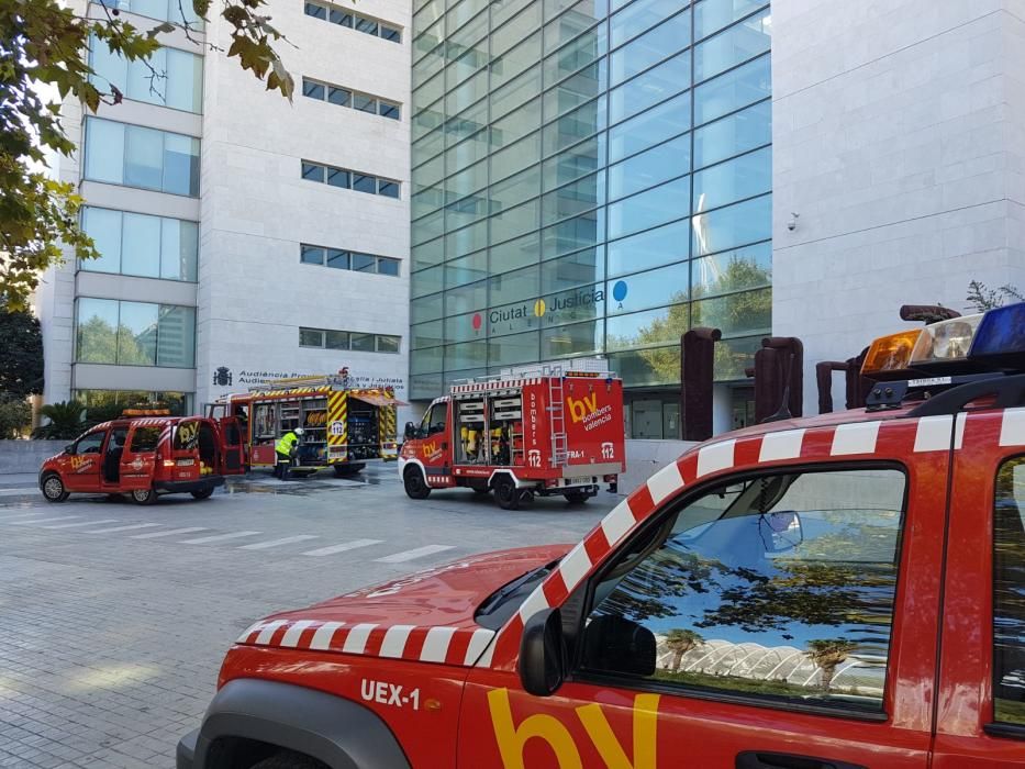 Incendio en la Ciudad de la Justicia de València.