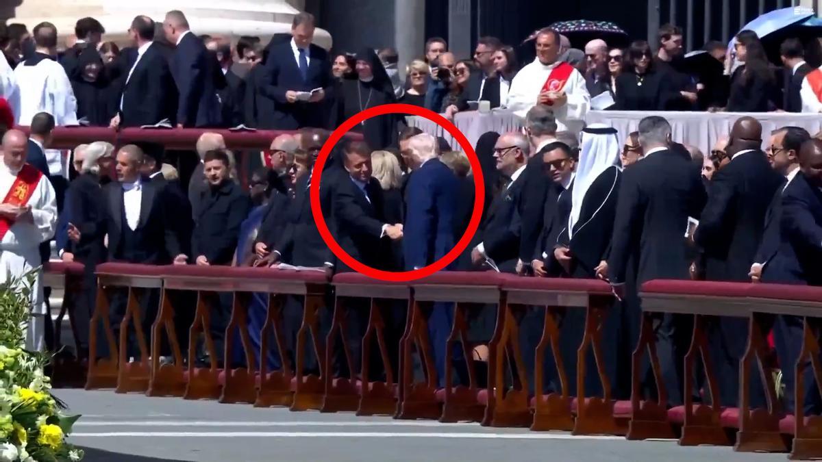 Los líderes mundiales se dan la paz en el funeral del papa Francisco