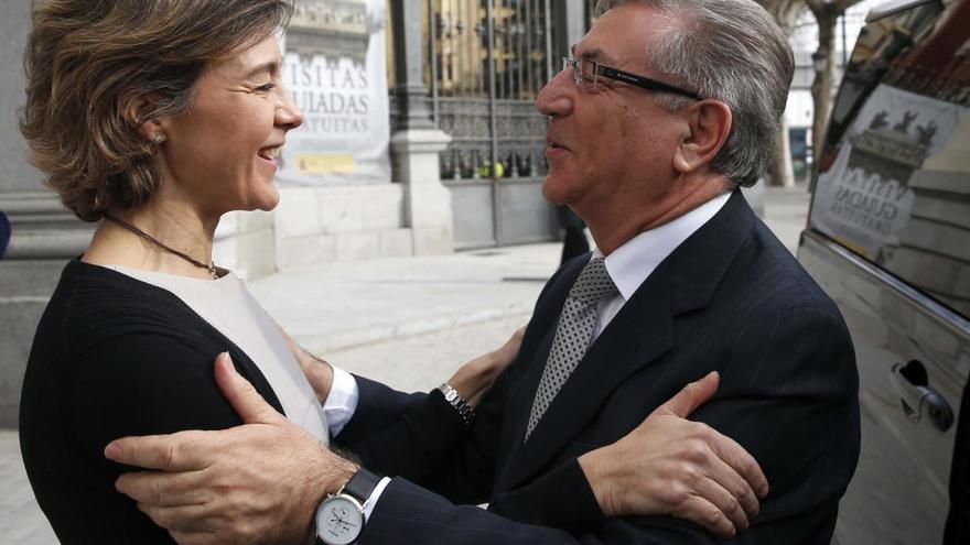 La ministra Tejerina y el comisario europeo Karmenu Vella, en febrero de este año en Madrid. // J.L.