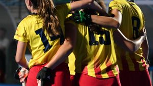 La selecció catalana celebra un gol