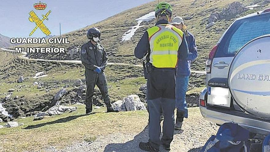 Denunciado por acampar en su coche en los Picos de Europa