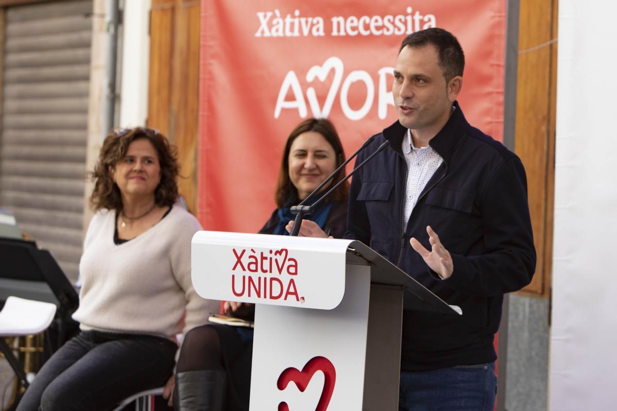 Xàtiva. Presentación de la candidata de Xàtiva unida con la consellera Rosa Pérez y Miquel Lorente