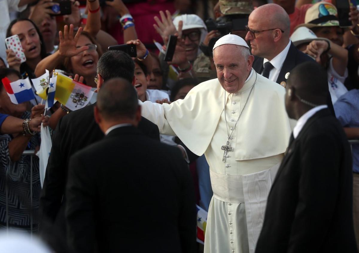 AME4538  PANAMA  PANAMA   27 01 2019 - El papa Francisco  c   se despide este domingo  tras su participacion en la Jornada Mundial de la Juventud 2019  JMJ   en Ciudad de Panama  Panama   EFE  Rodrigo Sura