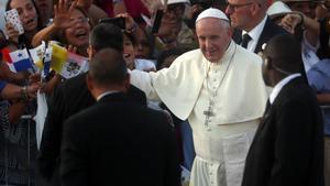 AME4538  PANAMA  PANAMA   27 01 2019 - El papa Francisco  c   se despide este domingo  tras su participacion en la Jornada Mundial de la Juventud 2019  JMJ   en Ciudad de Panama  Panama   EFE  Rodrigo Sura