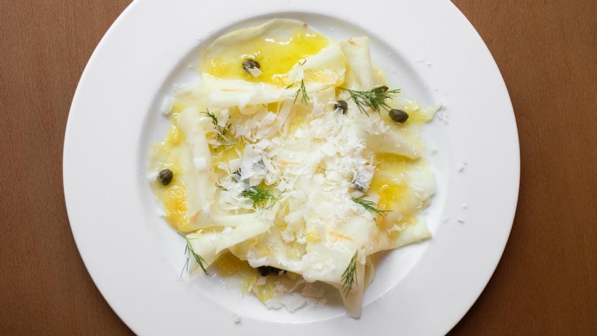 El carpaccio de celeri con limón y parmesano de Bodega Bonay.
