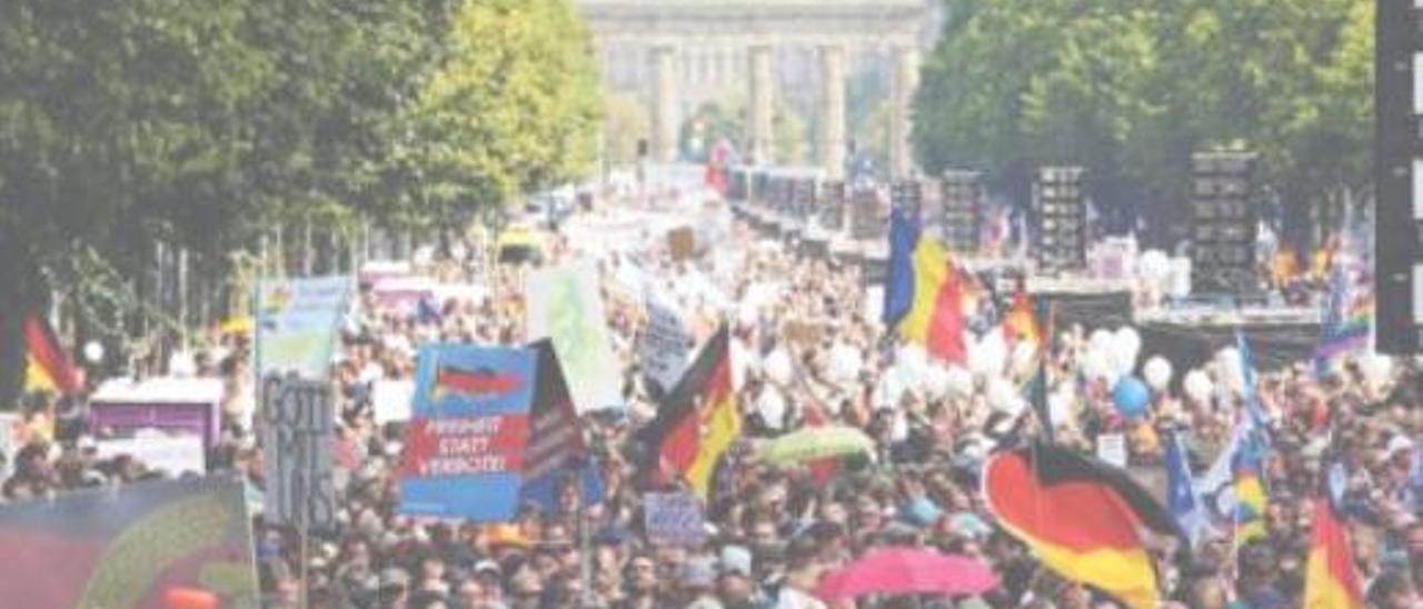 Los manifestantes contra las medidas de protección frente a la pandemia, ayer en Berlín.