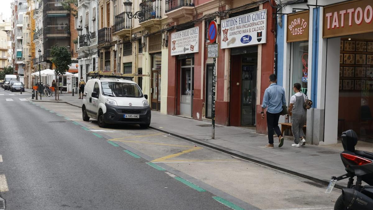 Una calle de Russafa pintada con la nueva zona verde.