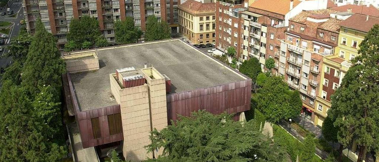 El solar en el que se ubicaba la casa de Concha Heres en Oviedo, que hoy alberga la sede del Banco de España.