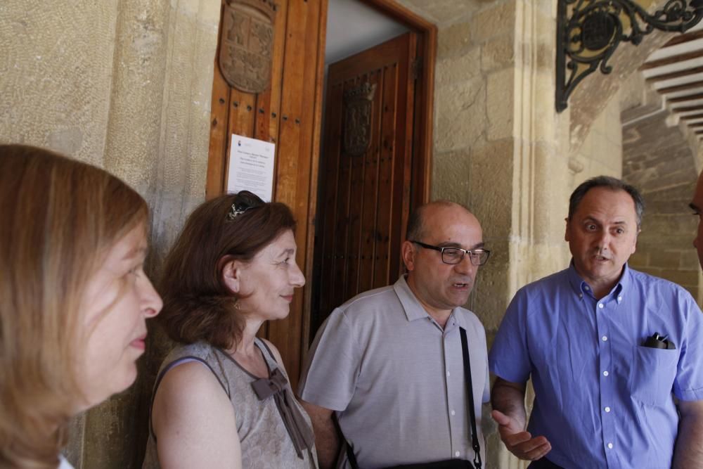 Cientos de personas despiden a Gustavo Bueno en su ciudad natal, Santo Domingo de la Calzada, en La Rioja