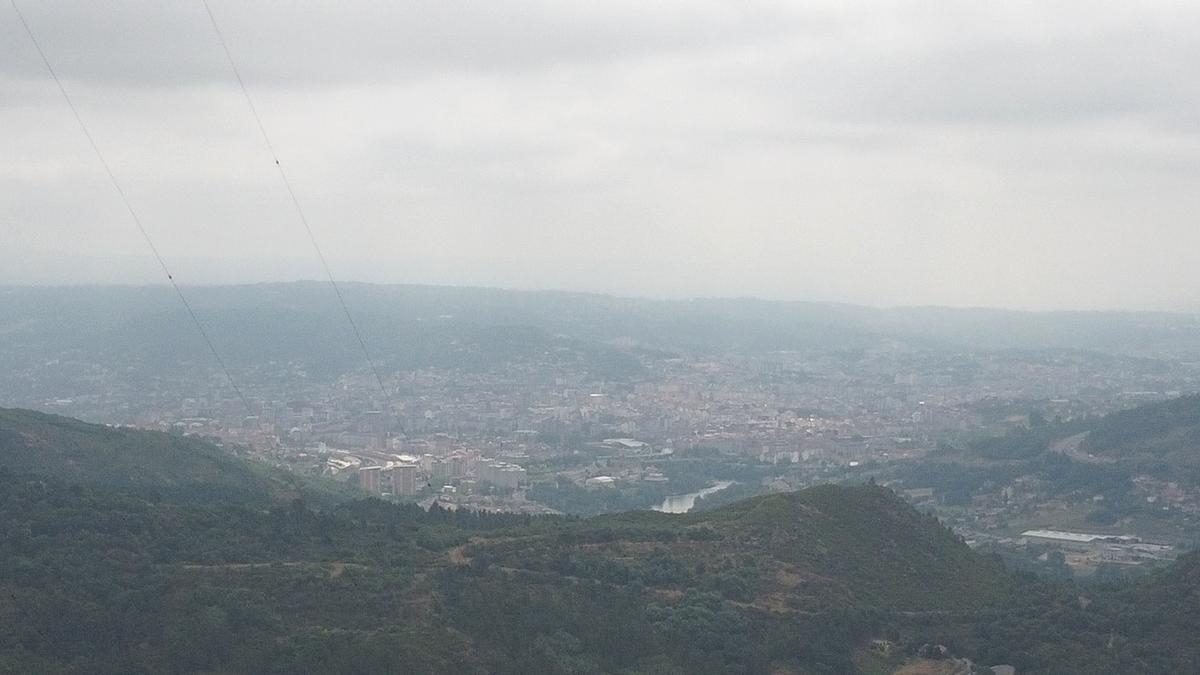 Vista de la ciudad ayer, cuando el cielo aún estaba nublado. // F. CASANOVA