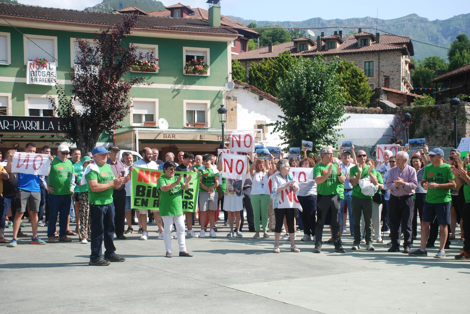 Manifestación contra la planta de biogás en Arenas de Cabrales