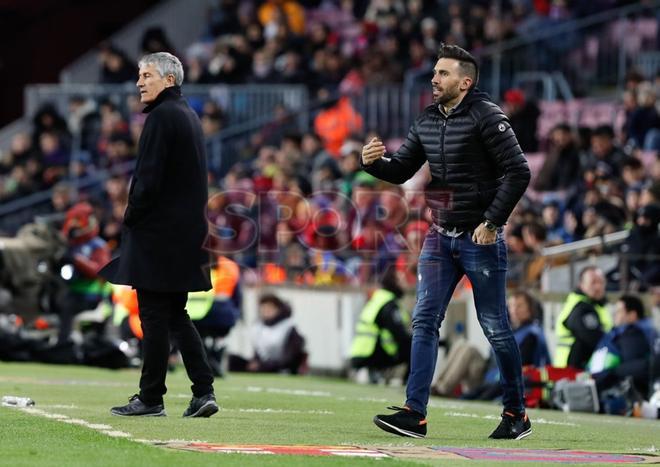 Las imágenes del estreno de Quique Setién en el banquillo del Camp Nou para el partido entre el FC Barcelona y el Granada de LaLiga Santander