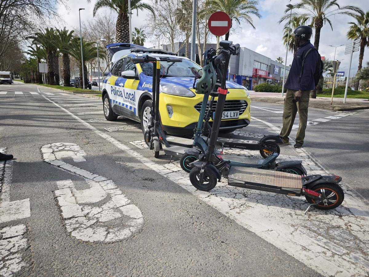 Un control de la Policia Local de Platja d'Aro encarat als patinets elèctrics.
