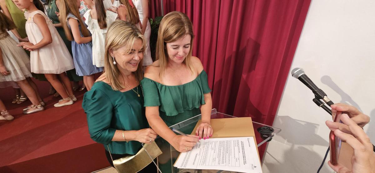 Las hijas de María Luisa firman el contrato de cesión a la JCF