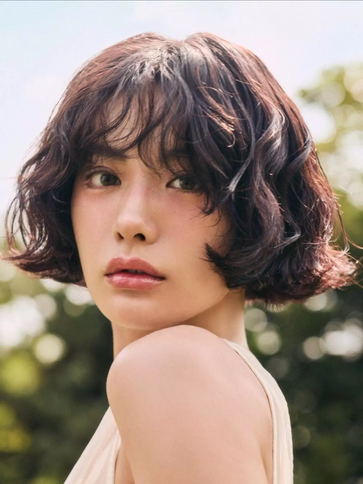 La estrella surcoreana de K-pop Nana reduce a un ladrón armado que entró a robar en su casa