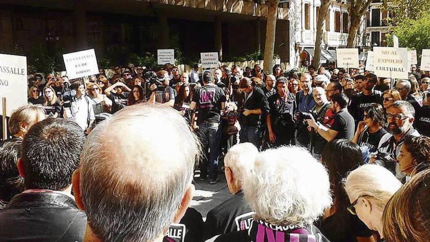 Protesta contra la nueva ley de propiedad intelectual, ayer, en Madrid. aisge