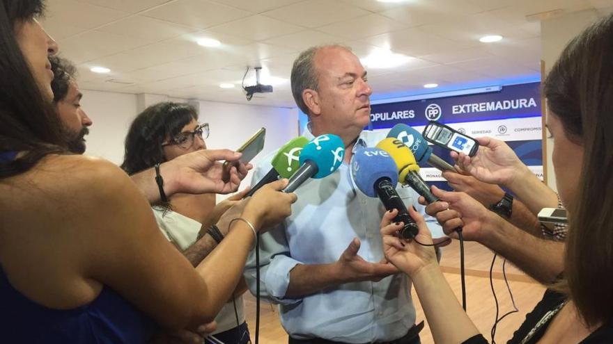 Monago afirma que Vara no se irá del partido si el PSOE pacta con los independentistas