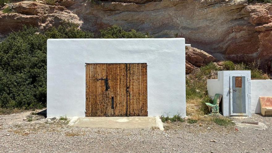 pa una caseta de pescadores en Ibiza: "Buscamos la manera de sobrevivir"