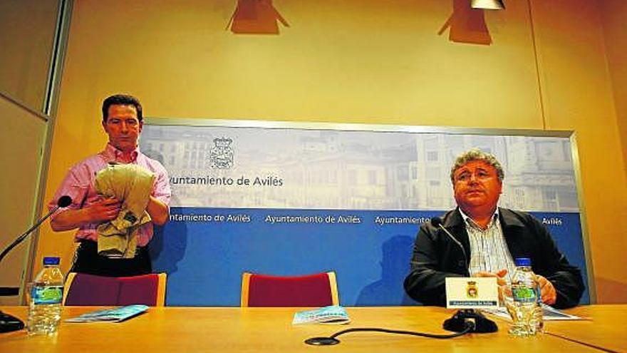 Juan Casas y Román Antonio Álvarez, durante la presentación del Intercéltico de 2008, en la última imagen juntos.