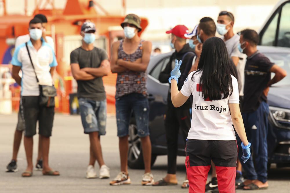 Una patera con unos nueve inmigrantes llega a Tabarca