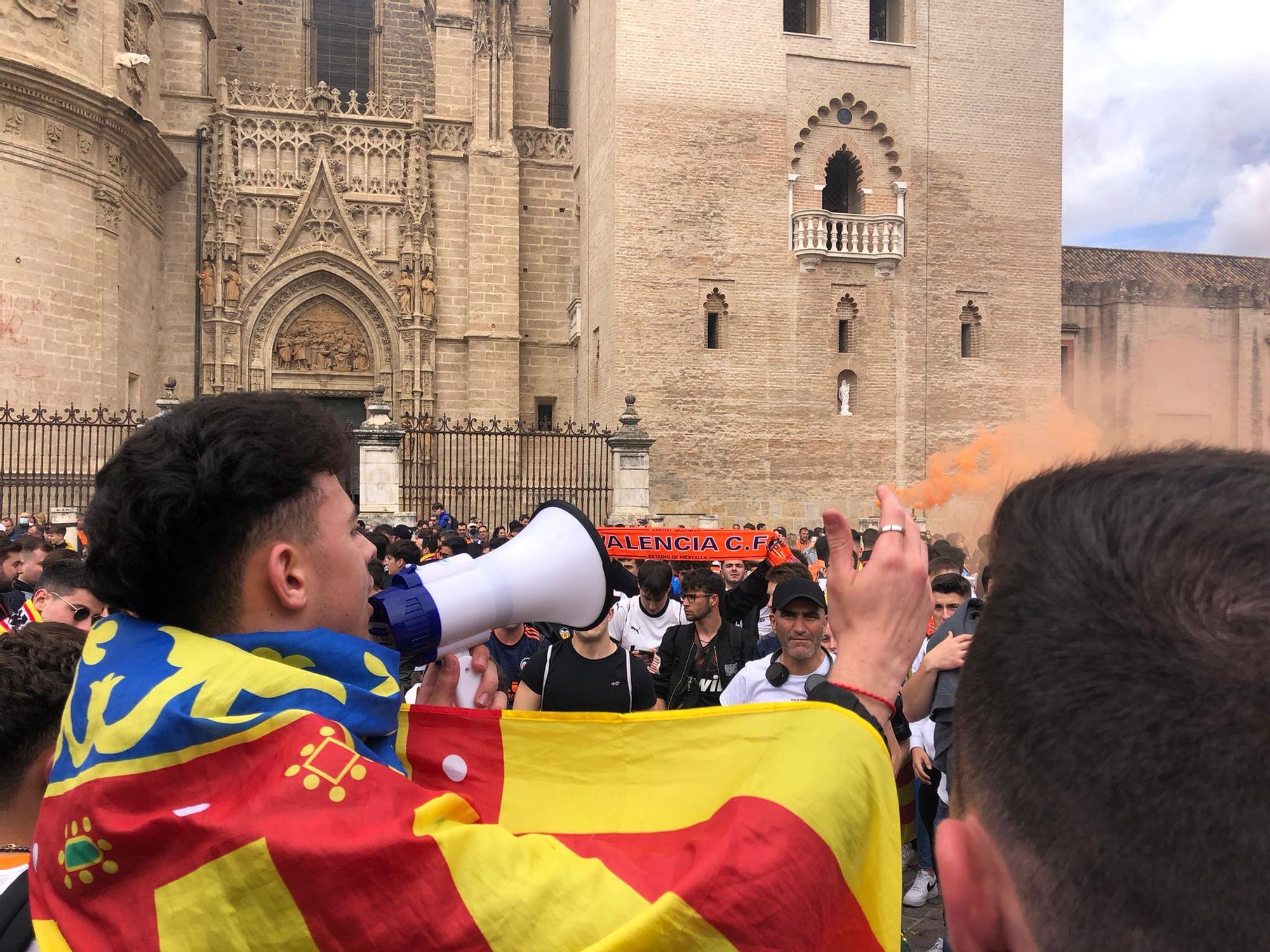 La afición valencianista toma Sevilla