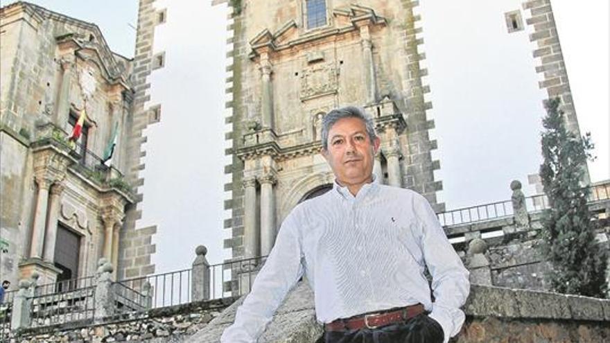 José Ignacio Sellers: «Hay que defender cada día los valores humanos, llevemos o no una cruz»