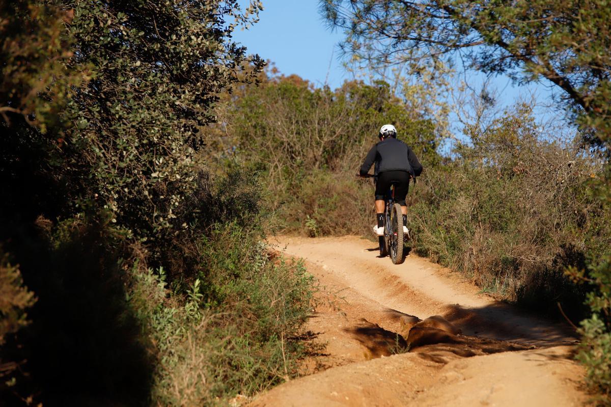 Senderos a Fondo. Ruta 4 (Cuesta Traición - Vereda Villar). Ciclistas bicicletas