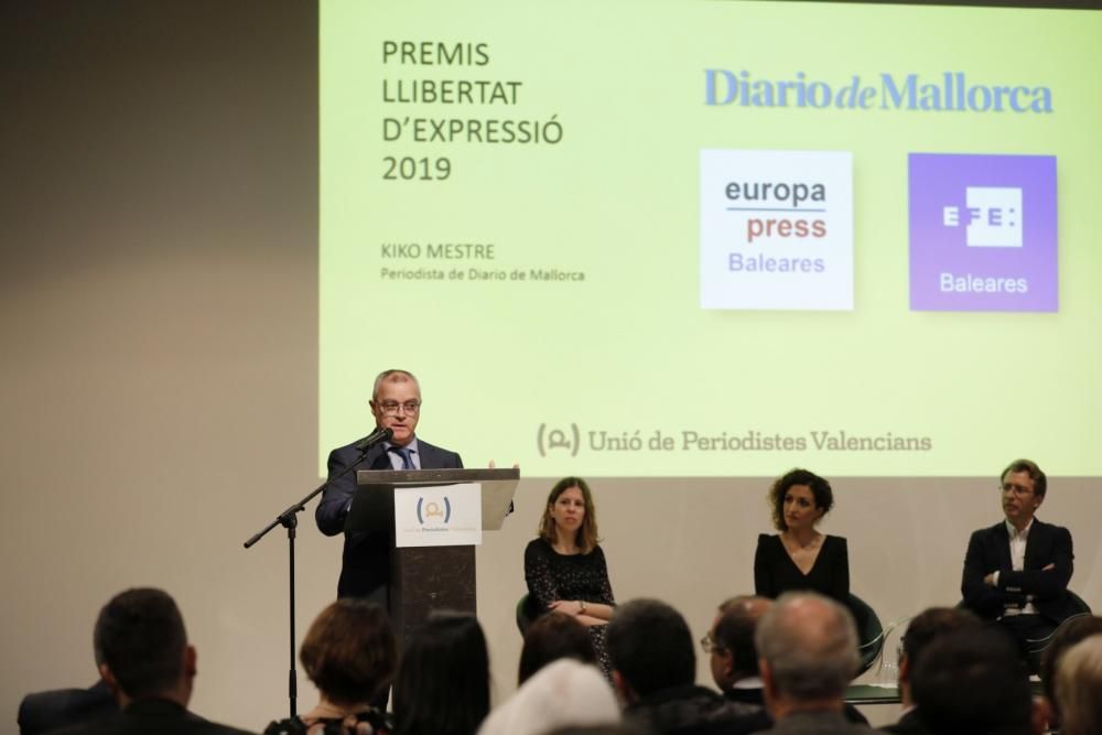 Kiko Mestre recibe el premio Llibertat d'Expressió de los periodistas valencianos