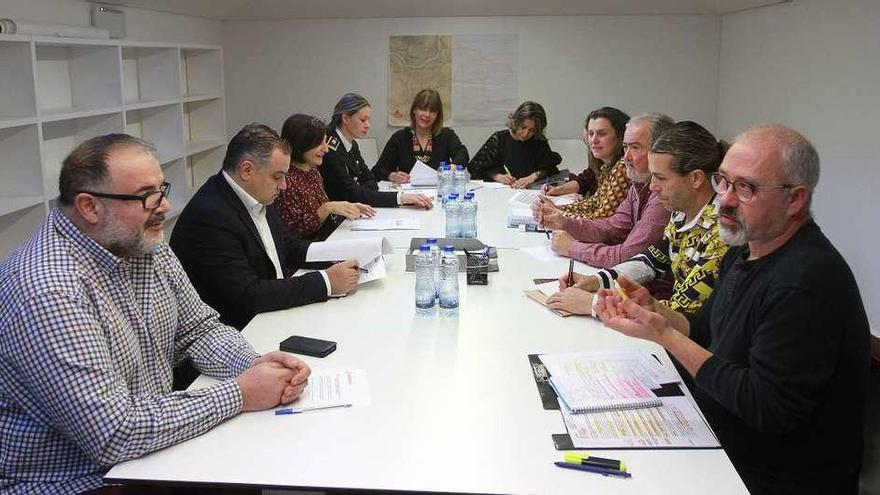 Reunion de la mesa de negociación de una nueva ordenanza de ruidos. // IIñaki Osorio
