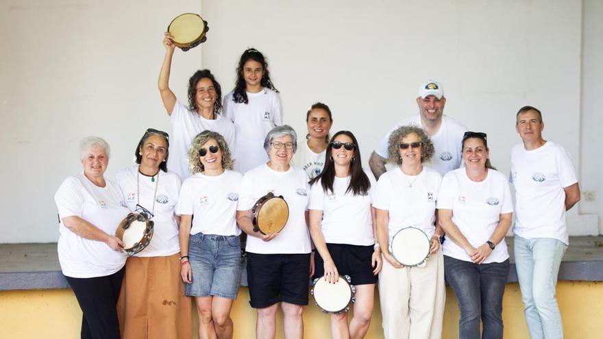 A asociación Xermolar celebra a súa primeira "foliadiña" en Cecebre para sacar o folclore das aulas