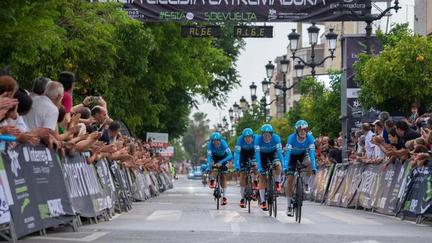 Javier Serrano, del Eolo Kometa de Contador, primer líder de la Vuelta a Extremadura