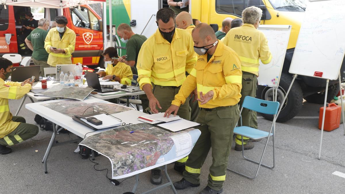 Un incendio en Sierra Bermeja provoca el desalojo de un millar personas en Estepona, Jubrique y Genalguacil