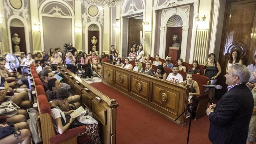 El alcalde de Badajoz da la bienvenida a estudiantes internacionales