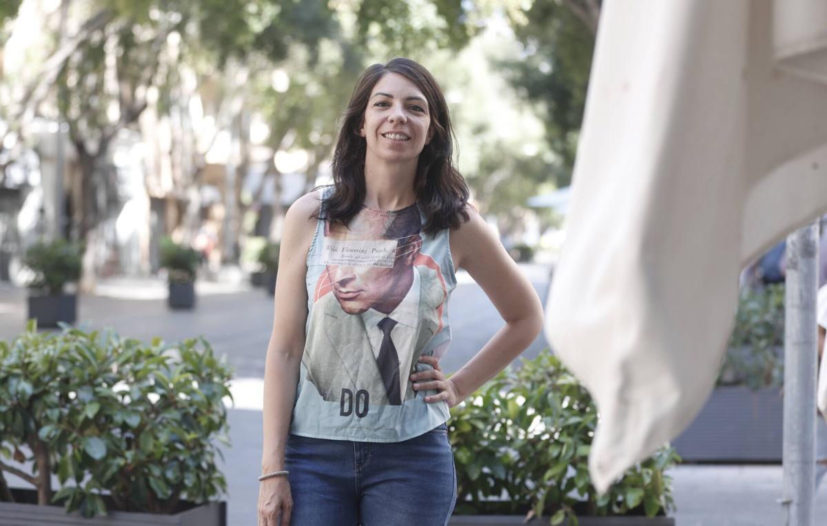 Entrevista a la cineasta Marga Melià, que reedita su libro Suportant el paradís y presentará documental en el Atlàntida.
