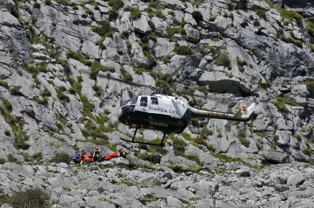 Rescate del policía nacional de Gijón fallecido en Morcín mientras hacía montañismo