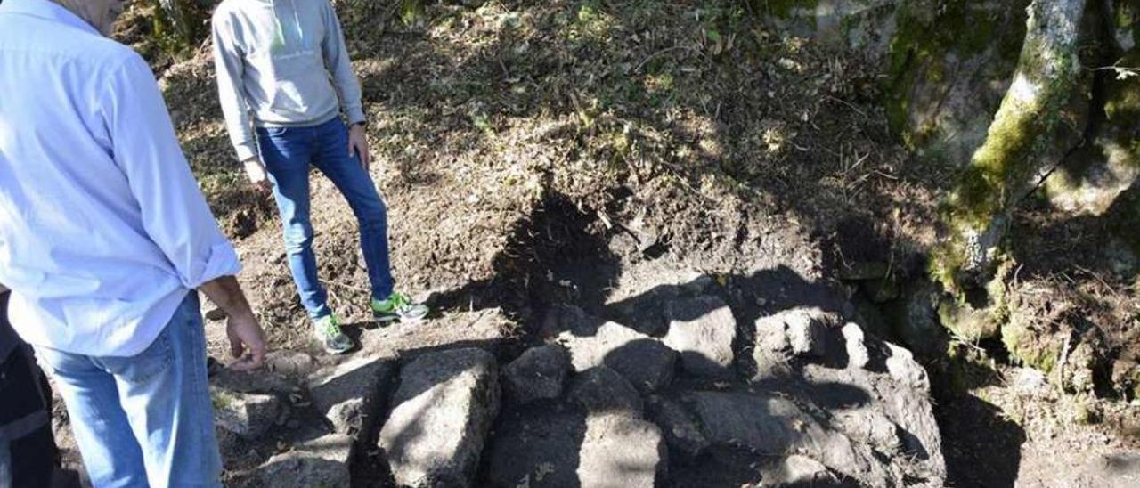 Visita a las excavaciones de San Salvador. // J. Regal