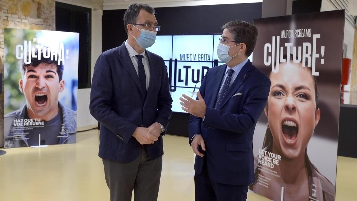 José Ballesta y Jesús Pacheco durante la presentación de &#039;Murcia grita Cultura!&#039; en el Cuartel de Artillería.