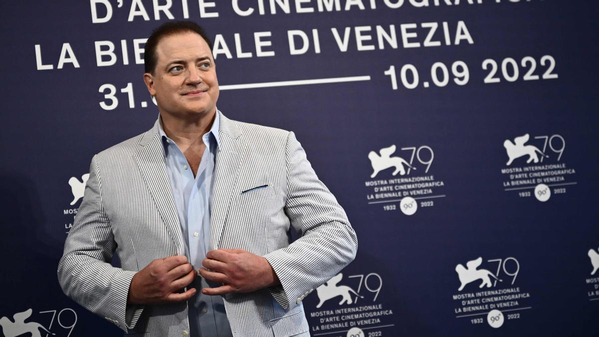 Brendan Fraser posa en la presentación de la película &quot;La ballena&quot; en el 79º Festival Internacional de Cine de Venecia.