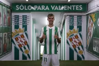 La presentación de Ander Yoldi como jugador del Córdoba CF, en imágenes