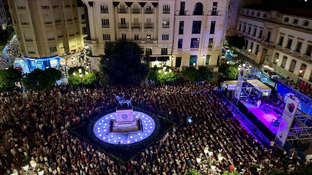 Celebración de la Noche Blanca del Flamenco en la plaza de las Tendillas de Córdoba.