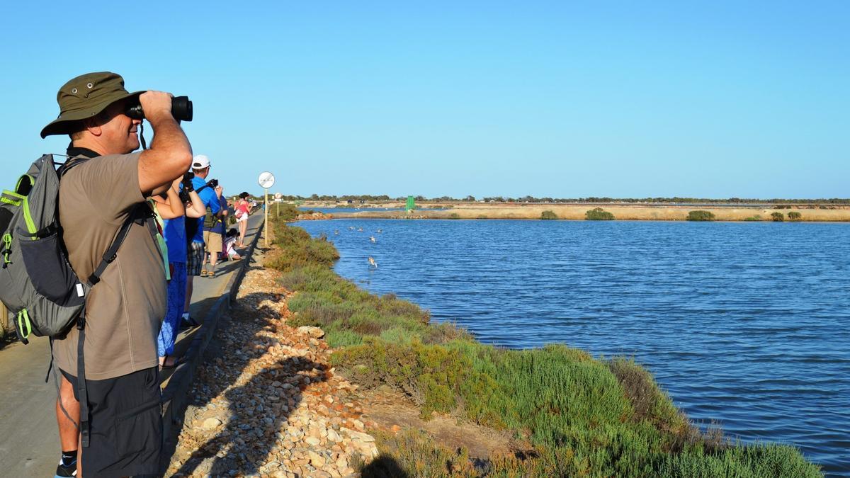 Turistas en el Parque Regional de Salinas