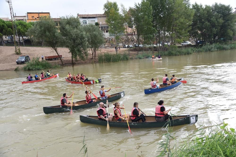 Més de 170 persones participen en la sisena Competició de Canoes al riu de Sallent